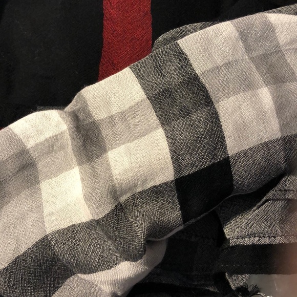 NWT V Fraas Macys Black Plaid Scarf Lightweight - Picture 4 of 4